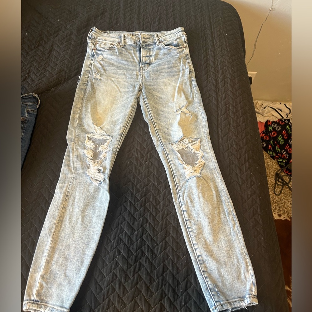 Super cute light wash American eagle skinny jeans size 8